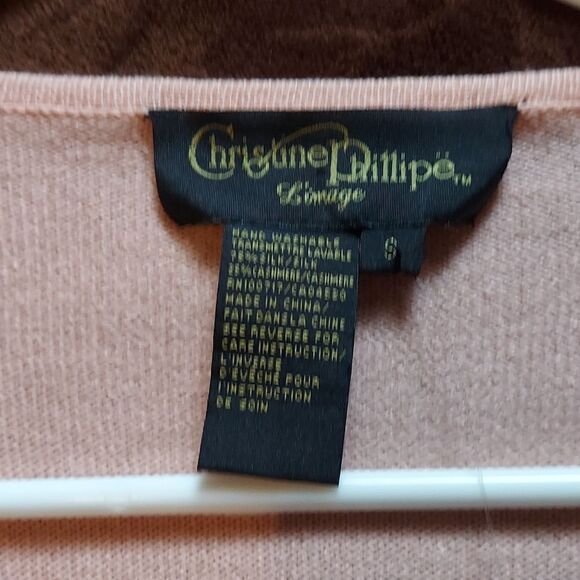 Adorable cashmere like sweater  with pearls - Picture 11 of 11